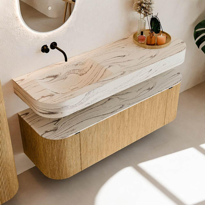 MONDIAZ THOR-DLUX 140cm badmeubel ronding links + rechts kleur Oak met 1 lade en 2 deuren. Vrijhangende wastafel CLOUD Links zonder kraangat kleur Nata.