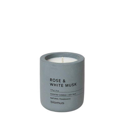 Blomus Fraga Geurkaars - rose/white musk - hoogte 8cm - diameter 6.5cm - flint Stone SHOWROOMMODEL