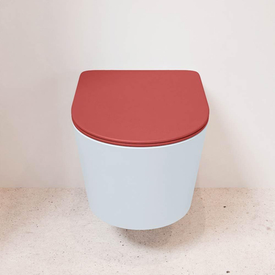 Mondiaz LAVIE hangtoilet – spoelrandloos – 36 x 53 cm – met softclose zitting – Clay (lichtblauw/grijs), zitting Fire (rood)
