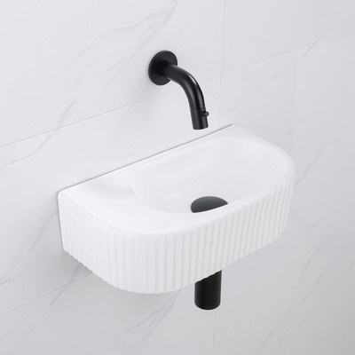 QeramiQ Fuente Fonteinset - 40x21.5x12cm - geribbeld - halfrond - keramiek - fonteinkraan zwart mat - afvoerplug - verlaagd sifon - wit mat