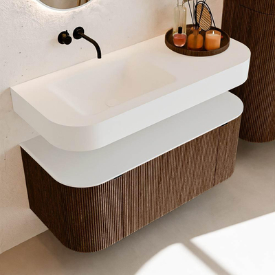 MONDIAZ THOR 110cm badmeubel ronding links + rechts kleur Walnut met 1 lade en 2 deuren. Vrijhangende wastafel CLOUD Links zonder kraangat kleur Talc.