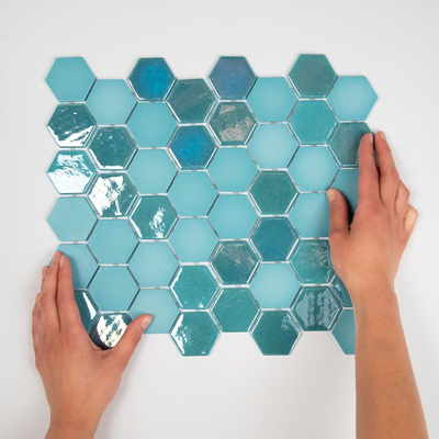 The Mosaic Factory Valencia mozaïektegel 4.3x4.9x0.5cm hexagon turquoise mat en glans voor wand en vloer en voor binnen en buiten vorstbestendig