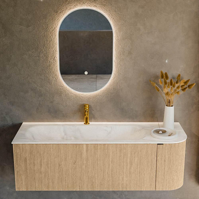 MONDIAZ KURVE-DLUX meuble de salle de bains 135 cm avec module 25 R couleur Oak avec 1 tiroir et 1 porte. Lavabo BIG MEDIUM gauche 1 trou de robinet couleur Ostra.