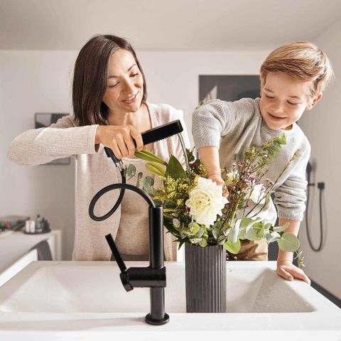 Hansgrohe Finoris Wastafelkraan - 230 - 2jet - met uittrekbare vuistdouche - met afvoerplug - mat zwart SW651140