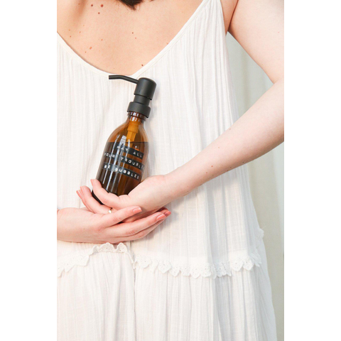 Wellmark Handzeep bruin glas zwarte pomp 250ml tekst MAY ALL YOUR TROUBLES BE BUBBLES Zwart label SHOWROOMMODEL SHOW22599