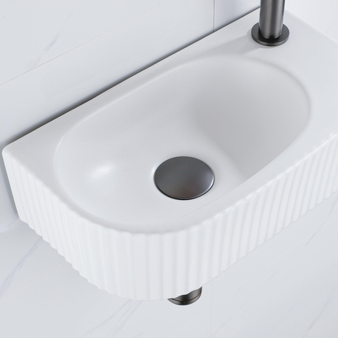 QeramiQ Fuente fonteinset – 40x21.5x12 cm – keramiek wit mat – kraangat rechts – kraan gunmetal – geribbeld SW1233033