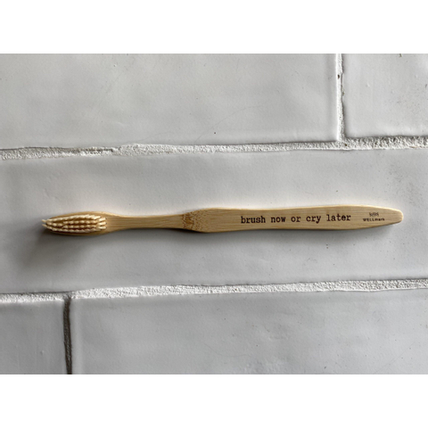 Wellmark Brosse à dents bambou texte BRUSH NOW OR CRY LATER SW484801