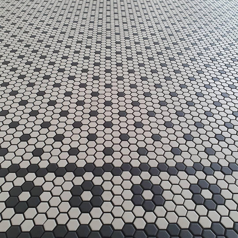 The Mosaic Factory London mozaïektegel - 26x30cm - 5mm - hexagon - R11 - mat wit + zwart (wit) SW258555