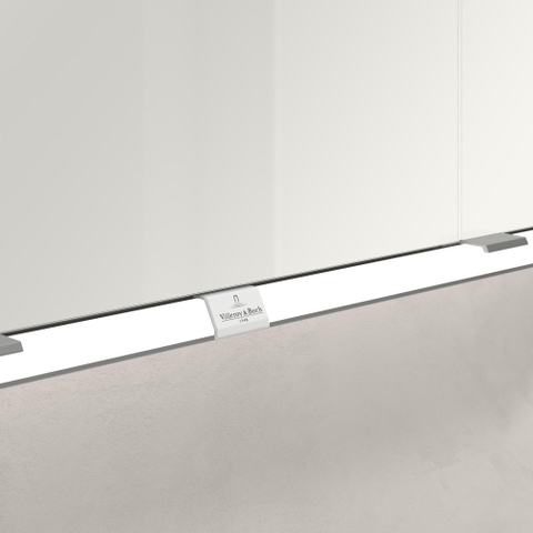Villeroy & Boch My View Now spiegelkast - met 3 deuren - met led verlichting en wastafelverlichting - 140x75x16.8cm - met in/uit schakelaar - Aluminium (zilver) SW701121