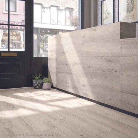 Terravito Fissaro carreau mural et de sol - 22.2x89.5cm - 8mm - rectifié - antidérapant - effet bois - gris SW863174
