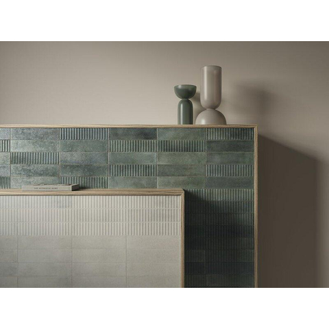 ÉCHANTILLON Terravito Sileno Pour carreau mural - 30x7.5cm - 8mm - rainure - Vert SW1221333