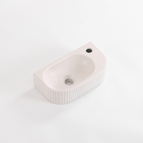 QeramiQ Fuente Fontein - 40x22x12cm - ribbel - halfrond - fonteinkraangat rechts - keramiek - fonteinkraan geborsteld messing - verlaagd sifon - afvoerplug - linnen SW1583216