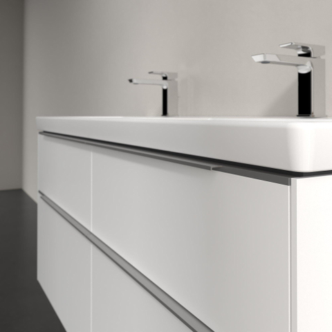Villeroy & Boch Subway 3.0 wastafelonderkast - 130x55x45cm - met aluminium glanzende greep - 2 sifonuitsparingen links en rechts - spaanplaat - Pure White (wit) SW701673