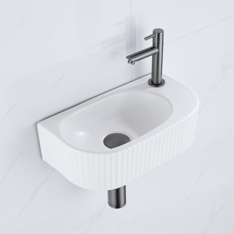 QeramiQ Fuente fonteinset – 40x21.5x12 cm – keramiek wit mat – kraangat rechts – kraan gunmetal – geribbeld SW1233033