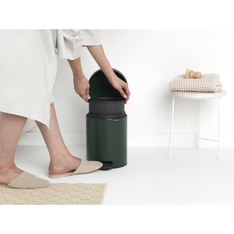 Brabantia Newicon Poubelle à pédale 5 litres avec seau intérieur en plastique vert sapin SW538283