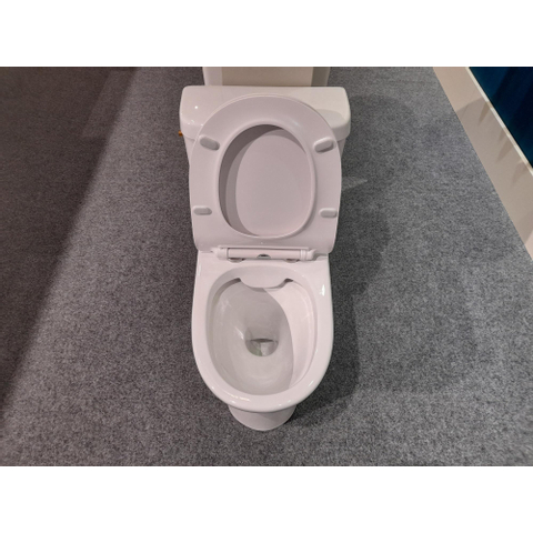 Nemo Go Gustav PACK staand toilet H uitgang 18 cm reservoir met Geberit spoelmechanisme porselein wit met dunne softclose en takeoff zitting SW288583
