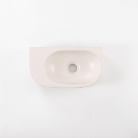 QeramiQ Fuente Fontein - 40x22x12cm - ribbel - halfrond - zonder fonteinkraangat - keramiek - fonteinkraan geborsteld koper - verlaagd sifon - afvoerplug - linnen SW1583226