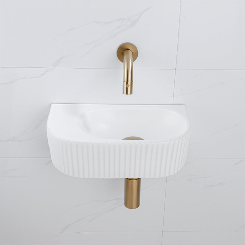 QeramiQ Fuente fonteinset – halfrond – 40x21.5x12 cm – keramiek wit mat – geborsteld gouden kraan – geribbeld SW1233111