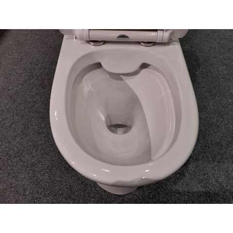 GO by Van Marcke Gustav PACK staand toilet H uitgang 18 cm reservoir met Geberit spoelmechanisme porselein wit met dunne softclose en takeoff zitting SHOWROOMMODEL SHOW26137