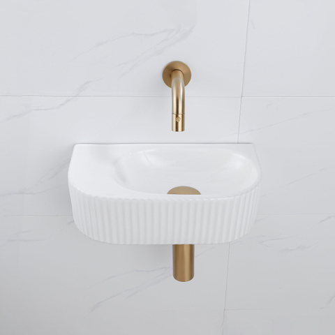 QeramiQ Fuente fonteinset – halfrond – 40x21.5x12 cm – keramiek wit glans – geborsteld gouden kraan – geribbeld SW1233110