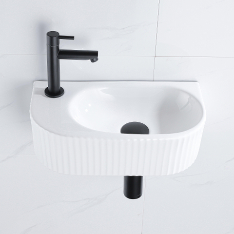 QeramiQ Fuente fonteinset – 40x21.5x12 cm – keramiek wit glans – kraangat links – mat zwarte kraan – geribbeld SW1232882