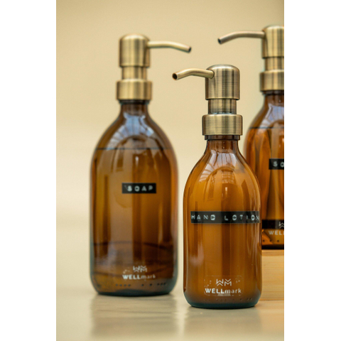 Wellmark Handcreme bruin glas messing pomp 250ml tekst HAND LOTION Black label SHOWROOMMODEL SHOW23447