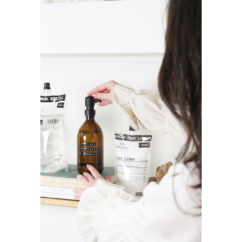 Wellmark Handzeep bruin glas zwarte pomp 500ml tekst MAY ALL YOUR TROUBLES BE BUBBLES Zwart label SHOWROOMMODEL SHOW22674