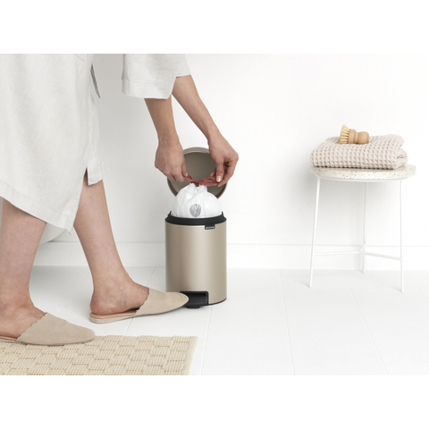 Brabantia Newicon poubelle à pédale3 litres avec seau intérieur en plastique champagne SW538277