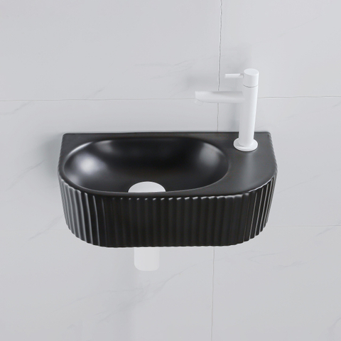 QeramiQ Fuente fonteinset – halfrond – 40x21.5x12 cm – kraangat rechts – mat witte kraan – geribbeld SW1233011