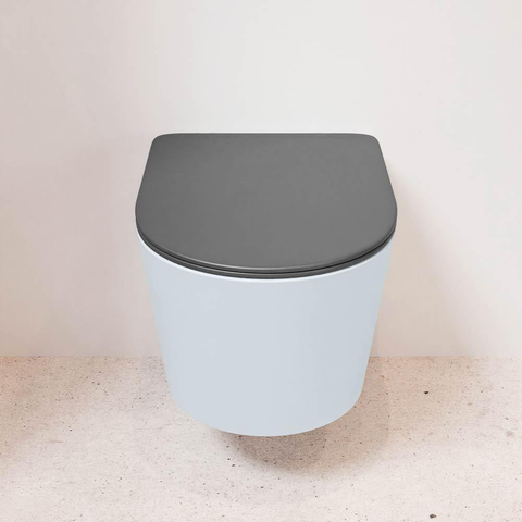Mondiaz LAVIE hangtoilet – spoelrandloos – 36 x 53 cm – met softclose zitting – Clay (lichtblauw/grijs), zitting Dark grey (grijs) SW1208598