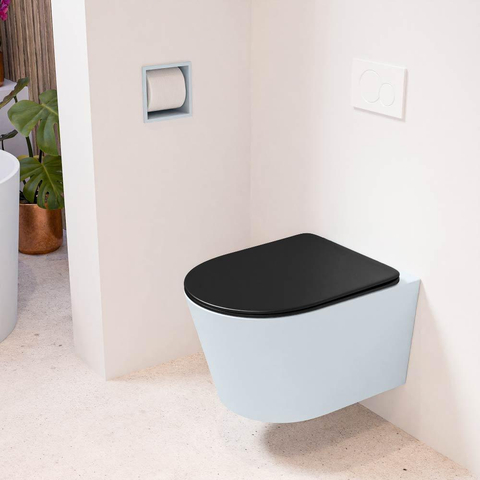 Mondiaz LAVIE hangtoilet – spoelrandloos – 36 x 53 cm – met softclose zitting – Clay (lichtblauw/grijs), zitting Urban (zwart) SW1208791