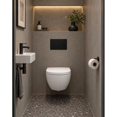QeramiQ Dely Swirl Compact Toiletset - inbouwreservoir QeramiQ flush - 25mm zitting - metalen bedieningsplaat mat zwart - rechthoekige knoppen - mat wit SW1590807