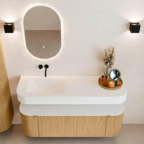 MONDIAZ THOR 140cm meuble de salle de bains arrondi gauche + droite couleur Oak avec 1 tiroir et 2 portes. Vasque suspendue CLOUD gauche sans trou de robinet couleur Talc. SW1463898