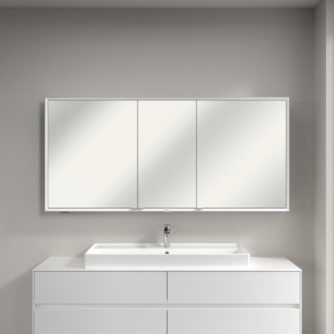 Villeroy & Boch My View Now spiegelkast - met 3 deuren - met led verlichting en wastafelverlichting - 160x75x16.8cm - met sensorschakelaar - Aluminium (zilver) SW702118
