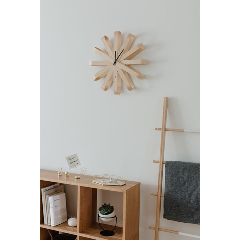 Horloge murale Umbra Ribbonwood 51x51x10cm en bois d'Aspen naturel SW539254