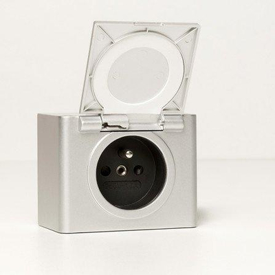 Nemo Spring Boîte de dérivation combinée avec prise IP44 gris