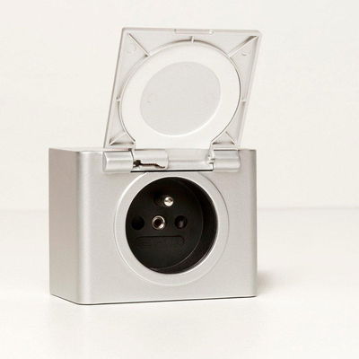 Nemo Spring Boîte de dérivation combinée avec prise IP44 gris